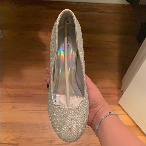 Heels - Picture 2 of 3